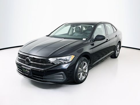 Used 2024 Volkswagen Jetta SE FWD image 3