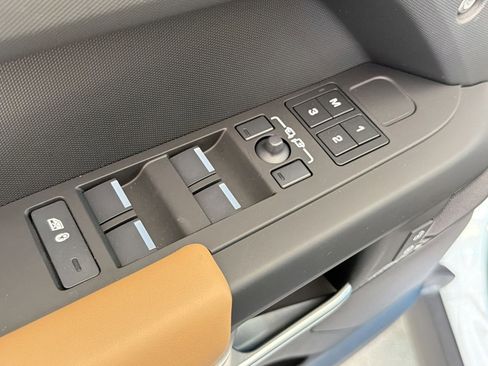 New 2026 Land Rover Defender 110 S AWD/4WD image 13