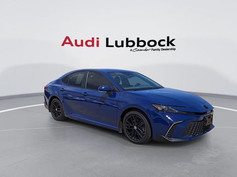 Used 2026 Toyota Camry SE w/ Convenience Package FWD image 2