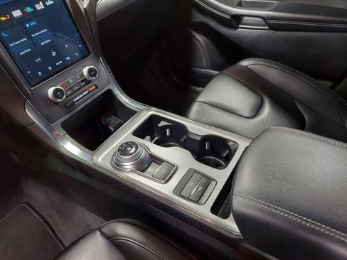 Used 2022 Ford Edge Titanium AWD/4WD image 25