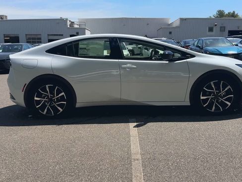 New 2026 Toyota Prius Plug-In Hybrid FWD image 9