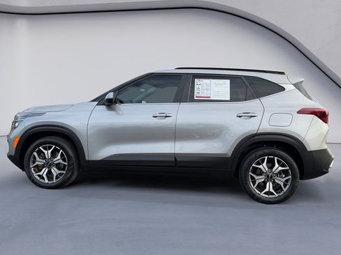 Used 2022 Kia Seltos EX image 6