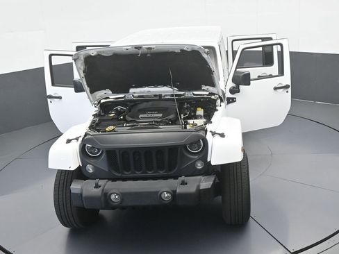 Used 2018 Jeep Wrangler Unlimited Sahara w/ Connectivity Group image 69