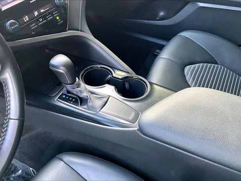 Used 2020 Toyota Camry SE FWD image 15