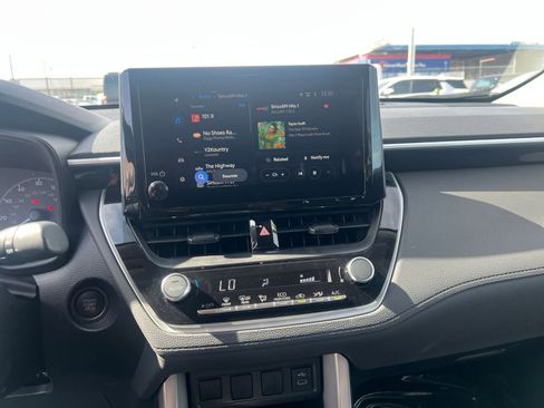 Used 2025 Toyota Corolla Cross LE image 18