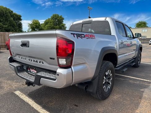 Used 2019 Toyota Tacoma TRD Off-Road w/ Technology Package AWD/4WD image 4