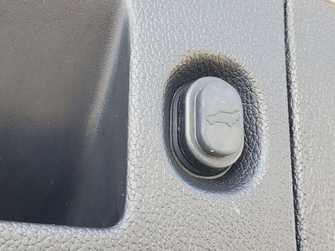 Used 2018 GMC Yukon SLT AWD/4WD image 9