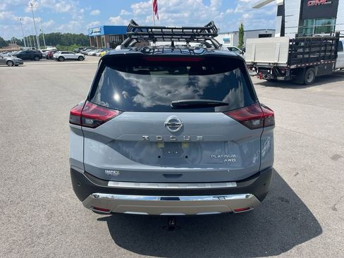 Used 2021 Nissan Rogue Platinum image 4