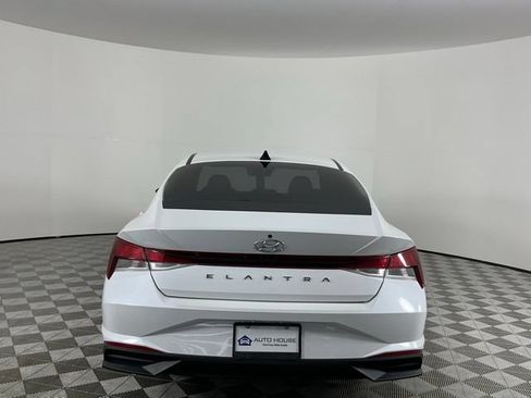 Used 2022 Hyundai Elantra SEL w/ Convenience Package FWD image 6