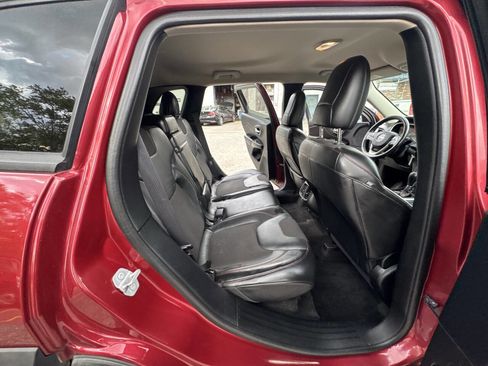 Used 2016 Jeep Cherokee Trailhawk w/ Cold Weather Group image 35