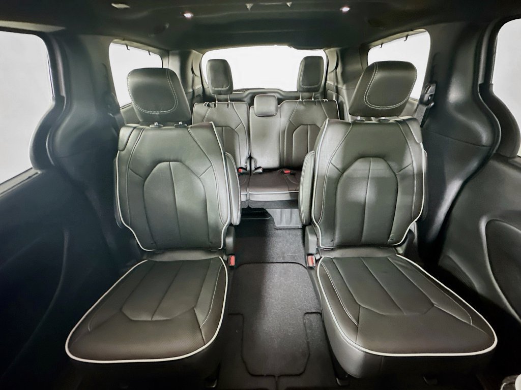 New 2026 Chrysler Pacifica Limited w/ Uconnect Theater Family Group FWD image 10