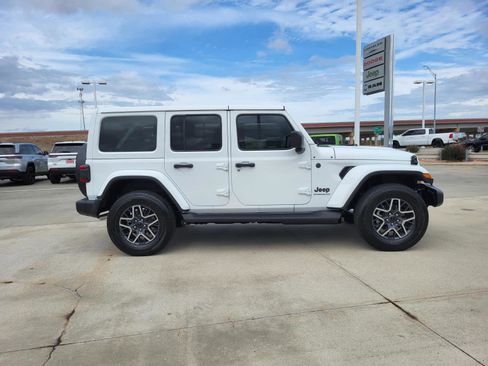 New 2026 Jeep Wrangler Unlimited Sahara AWD/4WD image 6