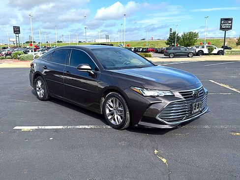 Used 2019 Toyota Avalon XLE w/ Moonroof Package FWD image 4