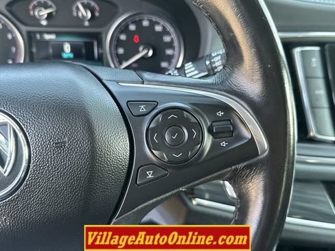 Used 2019 Buick Enclave Essence AWD/4WD image 29