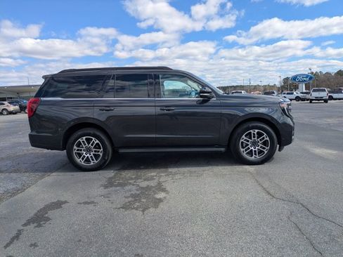 Certified 2025 Ford Expedition Active image 3