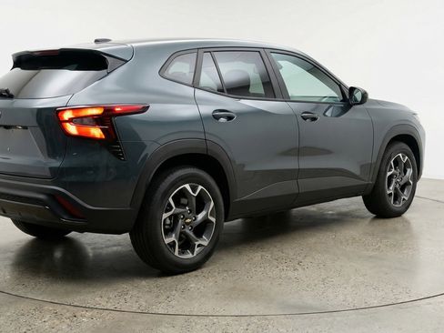 Used 2025 Chevrolet Trax LT image 9