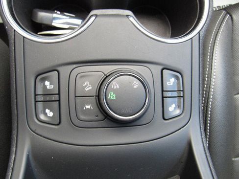 Used 2024 GMC Terrain SLT AWD/4WD image 18
