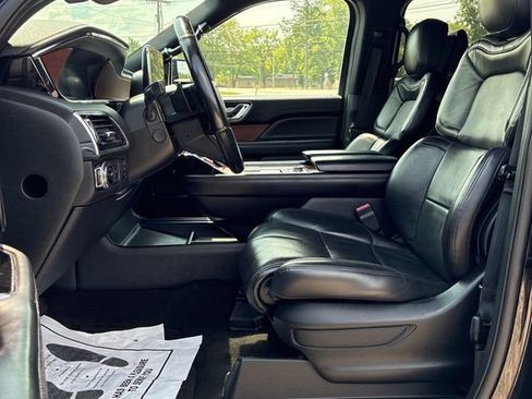 Used 2021 Lincoln Navigator Reserve AWD/4WD image 4