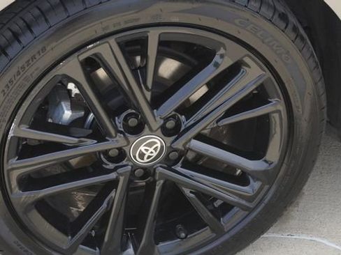 Used 2025 Toyota Camry SE image 11