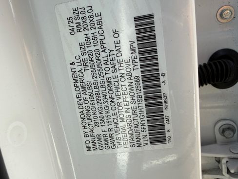 Used 2025 Honda Pilot Touring image 32