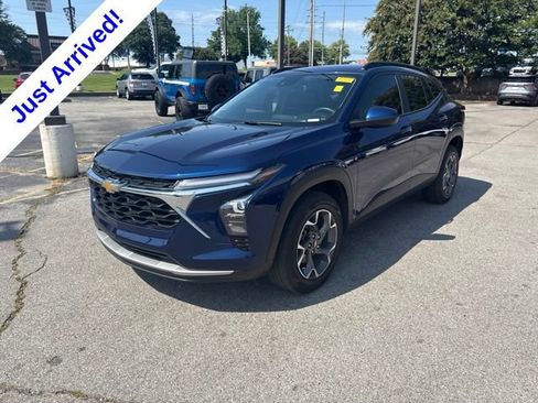Used 2024 Chevrolet Trax LT w/ Driver Confidence Package FWD image 7