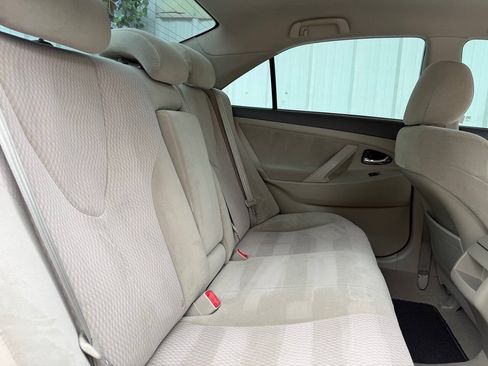 Used 2010 Toyota Camry SE FWD image 16
