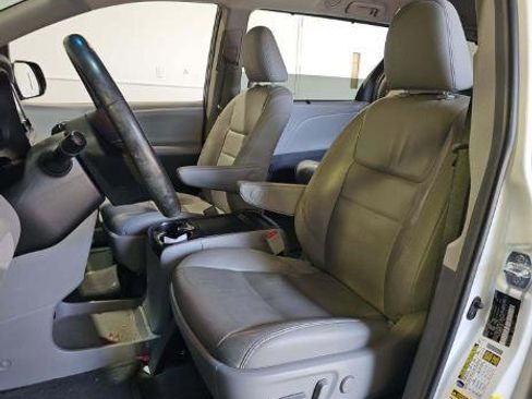 Used 2016 Toyota Sienna XLE Premium FWD image 6