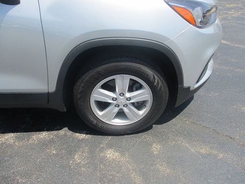 Used 2017 Chevrolet Trax LS AWD/4WD image 13
