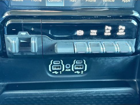 Used 2024 RAM 3500 Laramie image 40