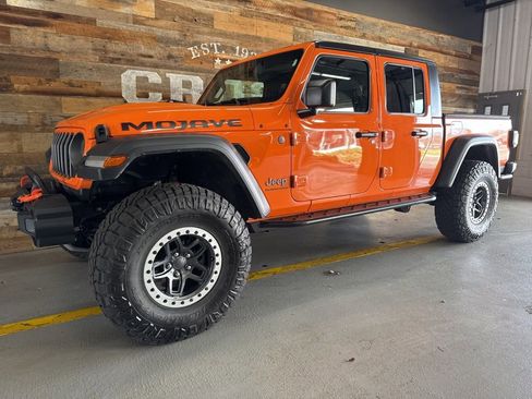 Used 2025 Jeep Gladiator Mojave w/ Convenience Group image 2