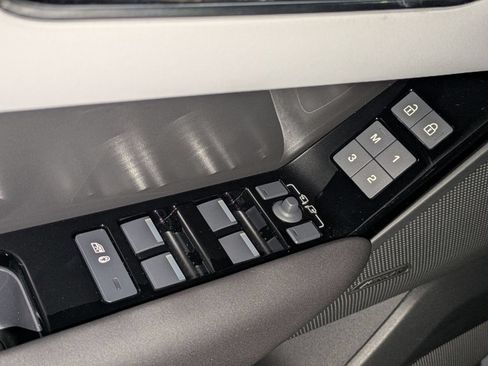 New 2026 Land Rover Range Rover Velar S AWD/4WD image 12