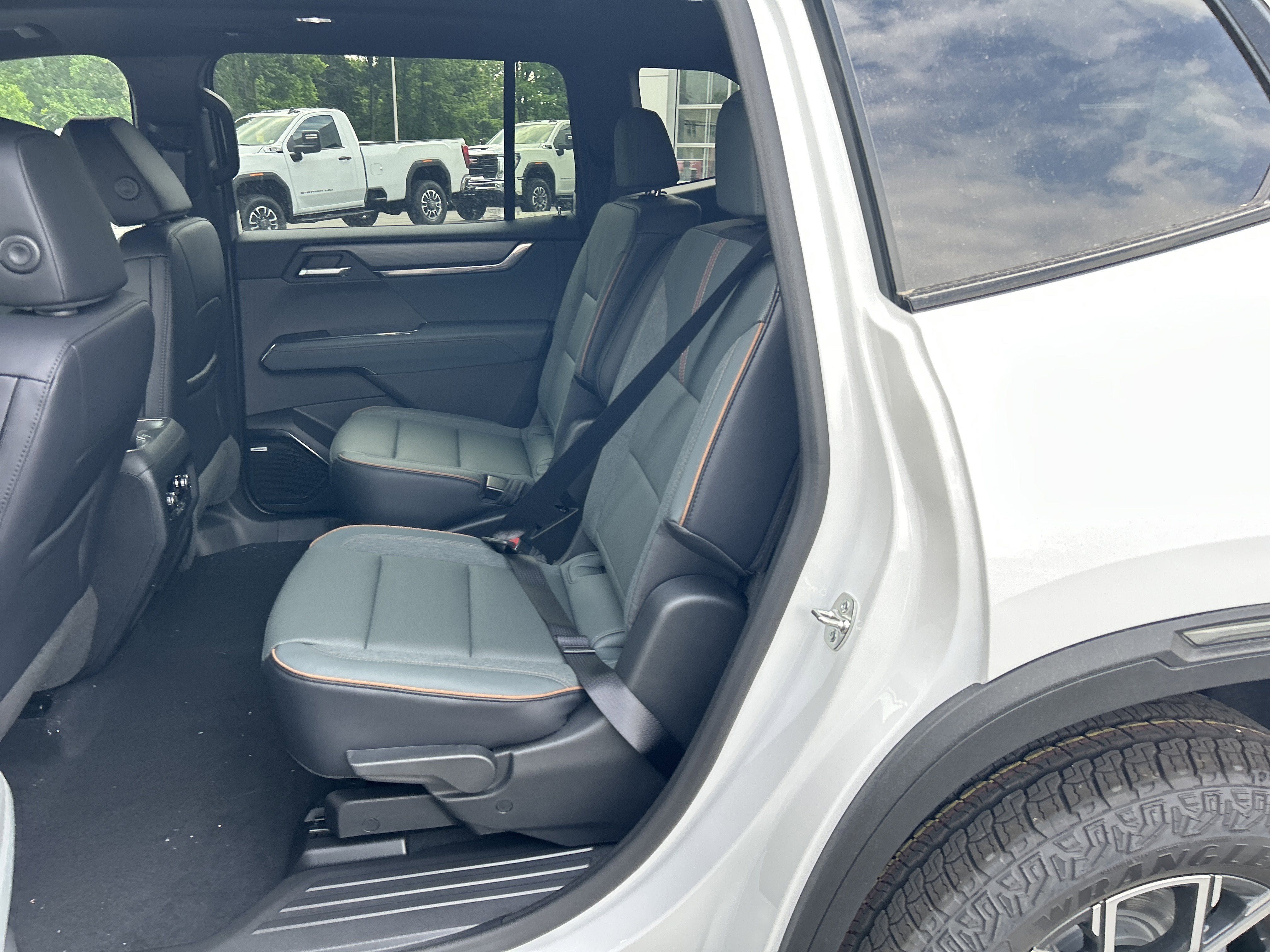 New 2026 GMC Acadia AT4 w/ Luxury Package AWD/4WD image 26