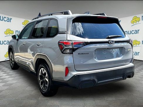 Used 2025 Subaru Forester Premium AWD/4WD image 5