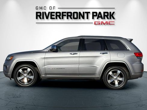 Used 2016 Jeep Grand Cherokee Overland w/ Advanced Technology Group AWD/4WD image 6