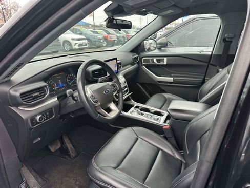 Used 2022 Ford Explorer XLT w/ Equipment Group 202A image 14