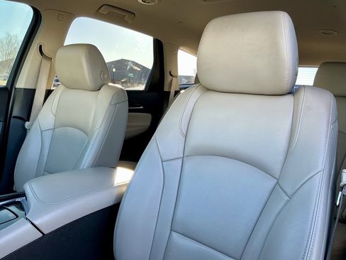 Used 2020 Buick Enclave Essence image 36