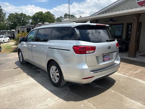 Used 2017 Kia Sedona LX w/ LX Essentials Premium Package FWD image 7