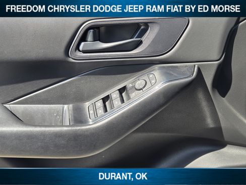 Used 2024 Nissan Rogue S FWD image 16