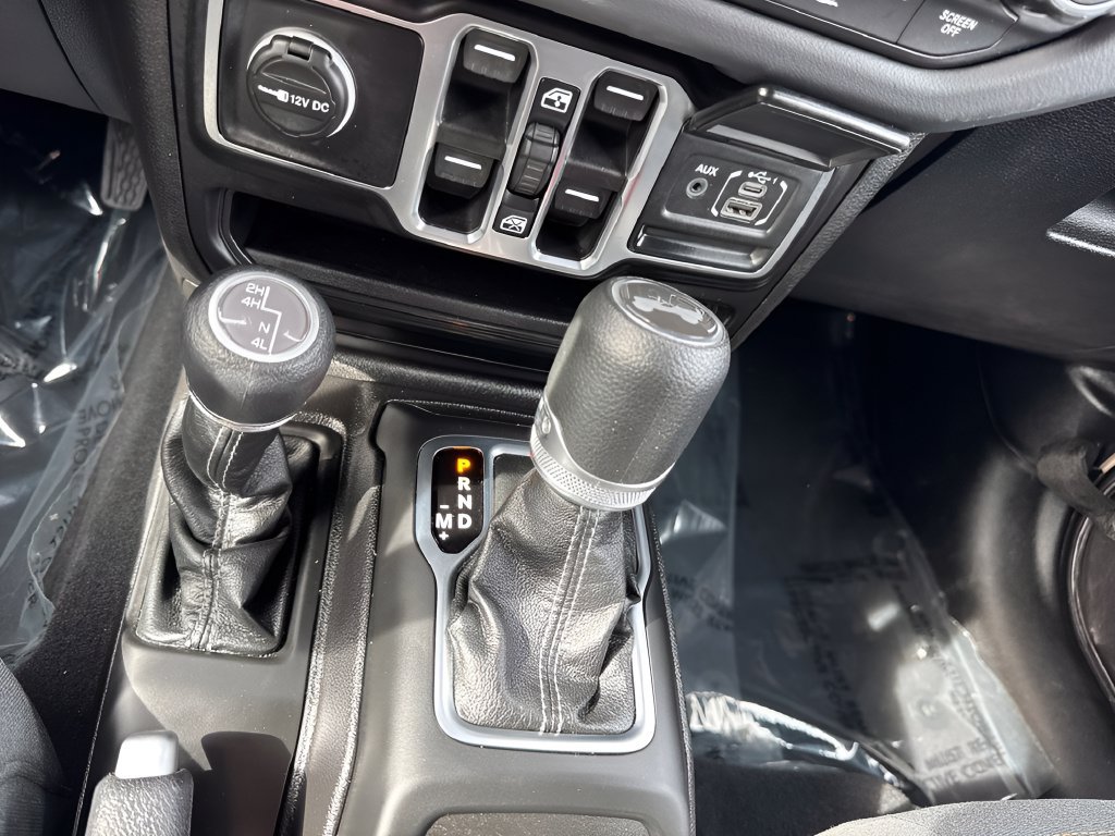 Used 2026 Jeep Wrangler Unlimited Sahara AWD/4WD image 13