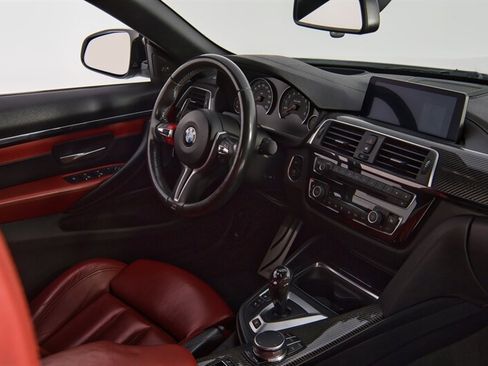 Used 2018 BMW M4 Convertible RWD image 31