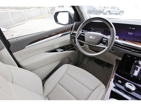 New 2025 Cadillac Escalade ESV Premium Luxury Platinum image 8