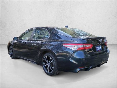 Used 2020 Toyota Camry SE image 8