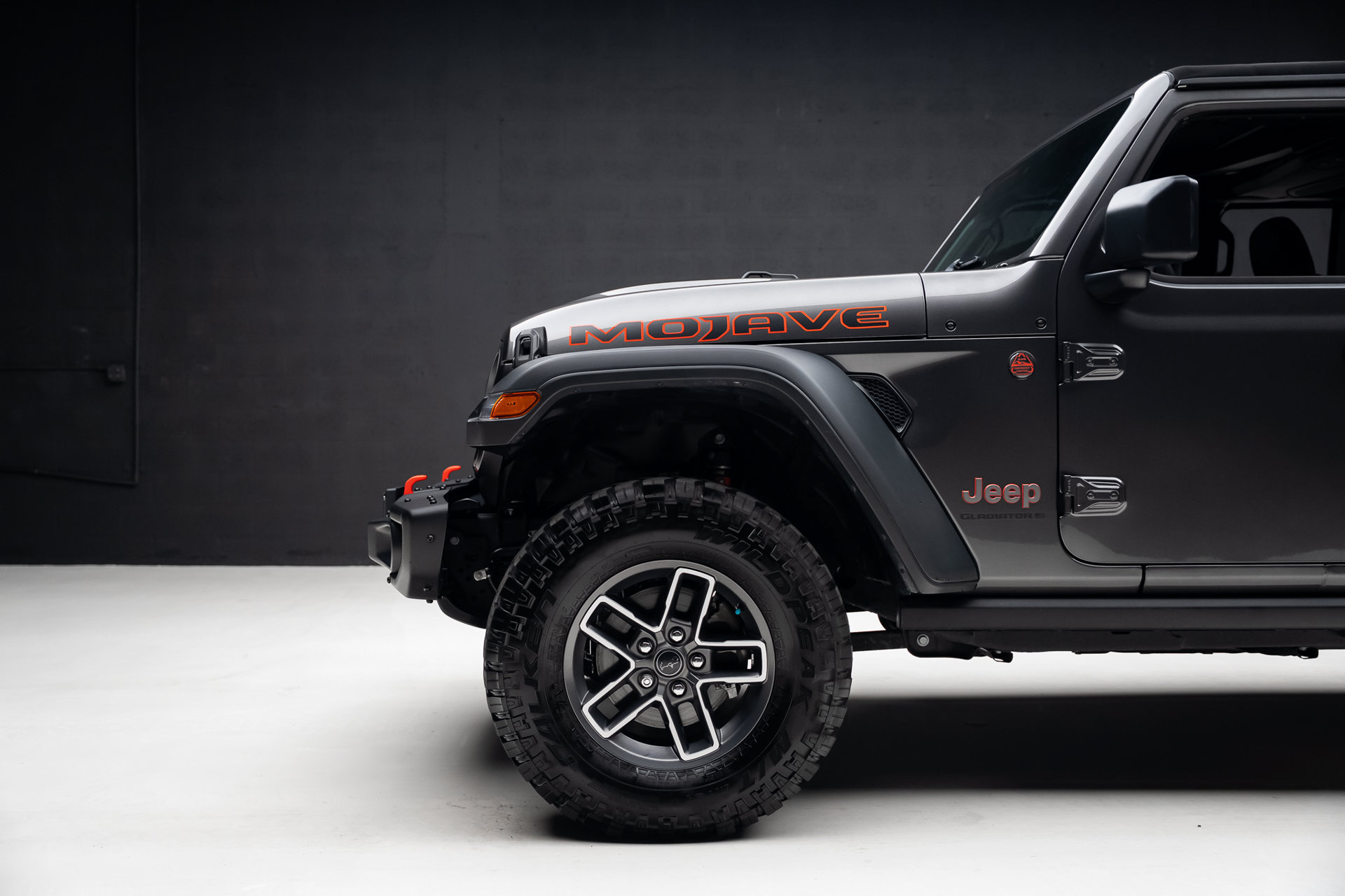 Used 2025 Jeep Gladiator Mojave w/ Steel Bumper Group AWD/4WD image 17