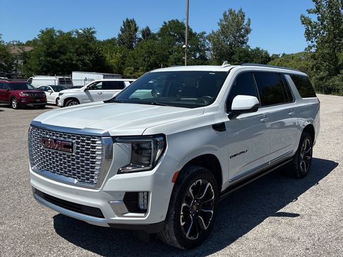Used 2023 GMC Yukon XL Denali w/ Denali Reserve Package AWD/4WD image 3