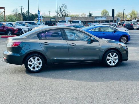 Used 2010 MAZDA MAZDA3 i Touring image 9