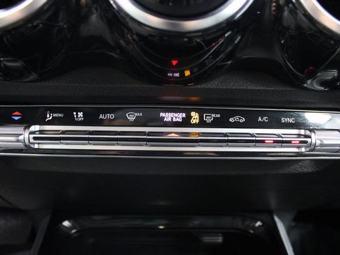 Used 2021 Mercedes-Benz GLB 250 image 43