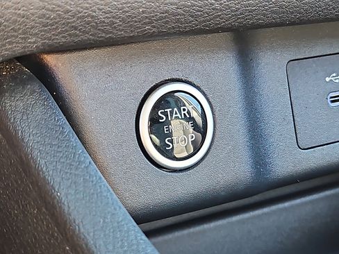 Certified 2023 Nissan Rogue SV image 22