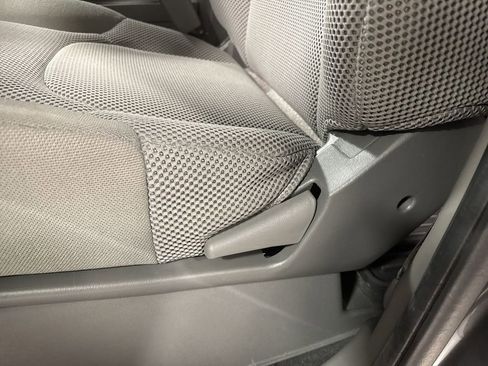 Used 2019 Nissan Frontier SV image 17