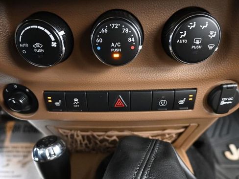 Used 2016 Jeep Wrangler Unlimited Sahara w/ Dual Top Group AWD/4WD image 14