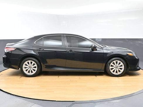 Used 2018 Toyota Camry LE FWD image 8